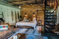 Cozy Log Cabin w/Hot Tub - King Bed - Private Acreage - Mississippi Getaway Hotel a Freeman