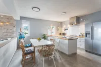 The Island Place, Bol - stunning views spacious seaside apartment Hotels in Bol