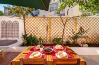 Luxury apartment with private Pool & Garden