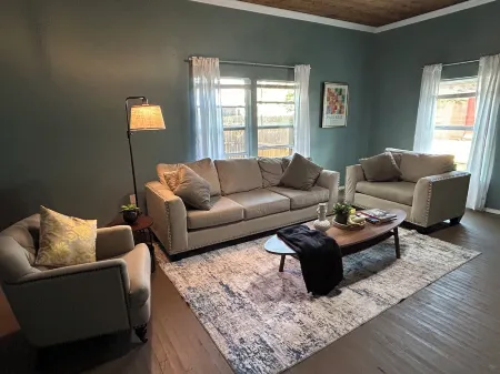 Charming 3-bedroom vacation home just 4 minutes drive to Eiffel Tower