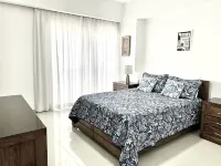 Spacious apartment w/private rooftop and private cool water jacuzzi Các khách sạn ở 