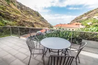 Luxury house, Fully equipped, Private parking, Good access roads. Hotels in Ponta do Sol