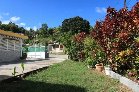 Maison Lakadri - Jardin, Terrasse & Barbecue Отели рядом с достопримечательностью «Grande Baie»