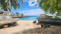 Beautiful 4-bedroom house in Maynards with WiFi in close proximity to 2 marinas