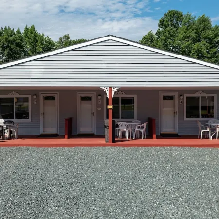Clean & Cozy 1BR Apt#4 w/Full Kitchen & Private Bath