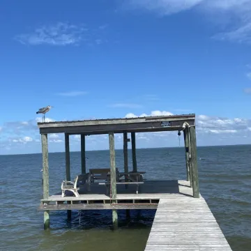 Pool! DOCK! Two Master Bedrooms. Private & public beach access. Sleeps 12