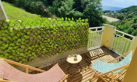 Pleasant, comfortable F2 in Anses d'Arlet, Petite-Anse. Отели в г. Лез Анс-д'Арле