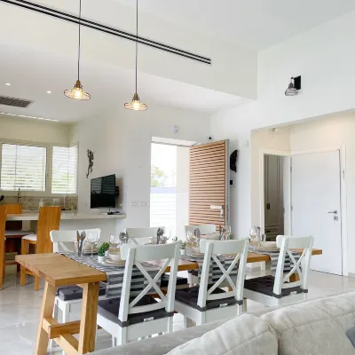 Lux & Comfy ~ Pool ~ Queen Beds Hotels in Rishon LeZion