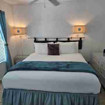 Beautiful Ocean View 3 Bedroom Condo on the Beach Rooms