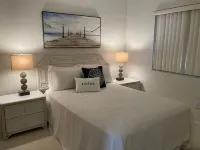 La Bella Beach Condo is Shore to Please Pepper Park Beach附近的飯店