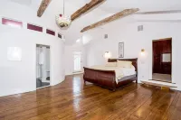 Looking for a HUGE family reunion house, Corporate Holiday Events