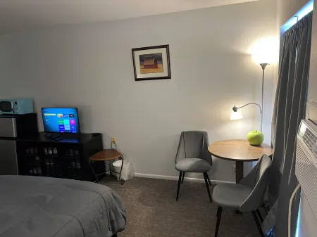 Cozy studio with Smart TV and WiFi in Fillmore.