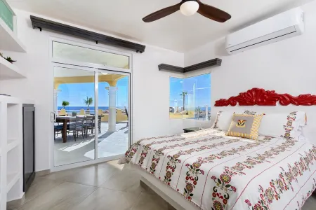 MODERN 5 Star Home in Las Conchas. IMPECCABLY CLEAN,  A+ views. PRIVATE