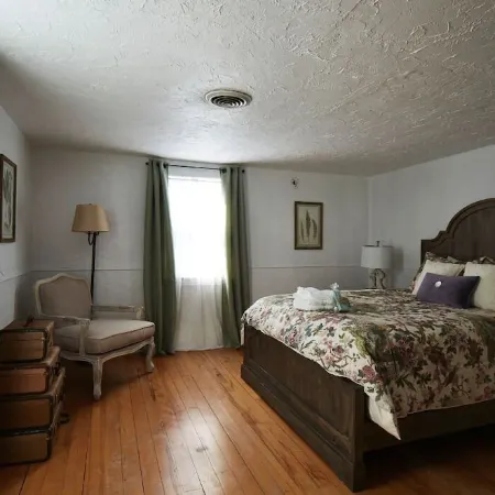 SPACIOUS and PRIVATE renovated farmhouse for the whole family Отели в г. Санапи