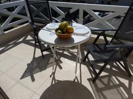 Perfectly located 2 bed Townhouse in the heart of Coral Bay, sea views