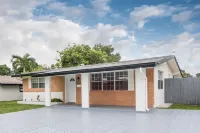 Charming and Amaizing Home with Pool in Miramar Hotels near Walmart Supercenter