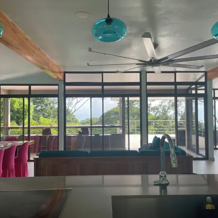 Sea Breeze II Luxury 6 BR Oceanview Estate between Dominical and Manuel Antonio Отели в г. Савегре