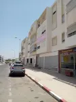 Beautiful Studio with King bed and Free parking