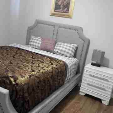 Eclectic Palace : Cozy 2 Bedroom basement Suite Rooms