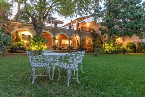 300 year old colonial mansion one block from the town square