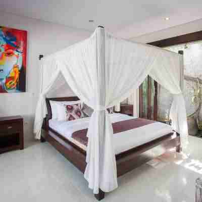 PENELOPY VILLA 1 NEAR EAT STREET OBEROI. Rooms
