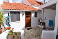 Cozy cottage with 2 terraces Hotels in Alfeizerão