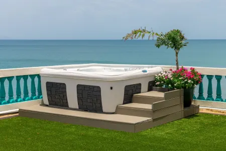 Villa Grenda - Oceanfront - Honeymooner - pet friendly - at Stella, Rincón Отели рядом с достопримечательностью «Playa Oeste Gallery»