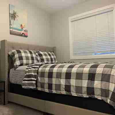 Luxurious 3 BR Villa with free parking - King Bed Rooms