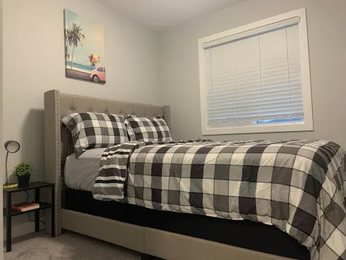 Luxurious 3 BR Villa with free parking - King Bed
