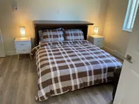 Bright, Renovated 3-Bedroom Rancher in the Heart of Gibsons Hotels in Gibsons