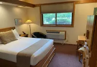 Spring Valley Inn Hotels near Convivio
