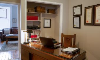 Sir Isaac Brock B&B Luxury Suites