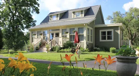 Prairie Guest House Отели в г. Фишерс