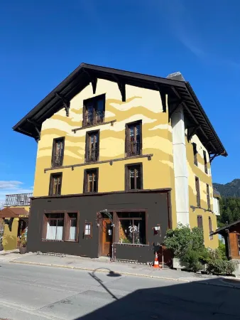 La Tour d'Aï Отели рядом с достопримечательностью «Школа бизнеса и гостиничного менеджмента»