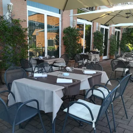 Hotel Tuder