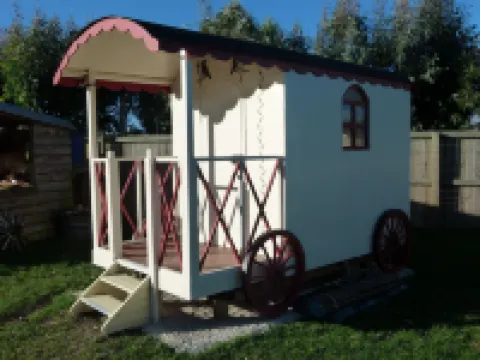 Wacky Stays - Unique Farm-Stay Glamping Rentals, Free Animal Feeding Tours
