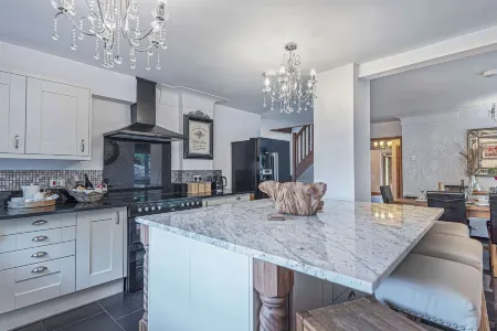 Cilfan Отели в г. Каеран