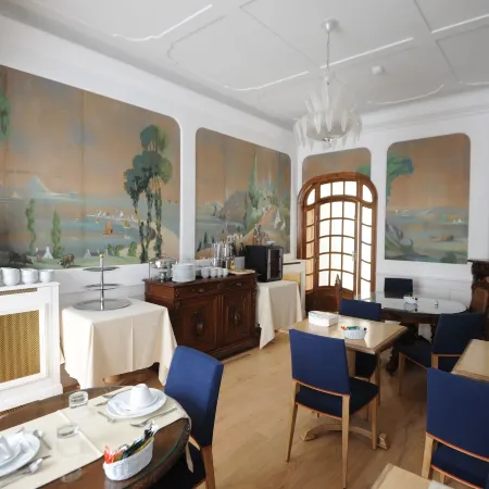 Hôtel Victor Hugo Отели в г. Понторсон