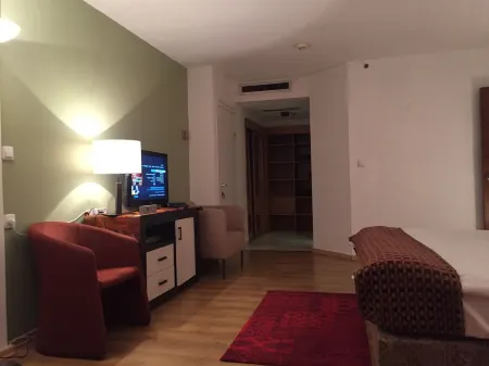 Raphael Apartments Отели в г. Герцлия