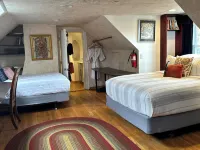 Ray's Bucktown Bed and Breakfast Hotels near Wicker Park