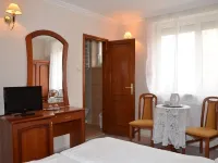 Szieszta Panzió Hotels in Sarvari