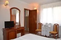 Szieszta Panzió Hotels near Sárvár Arboretum