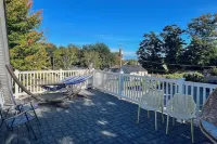 Walk to Beach: Maine Home w/ Hot Tub & Deck! - Pet friendly