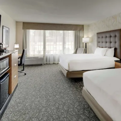 Drury Inn & Suites Birmingham Lakeshore Drive Hotel dekat Taman Gunung Merah