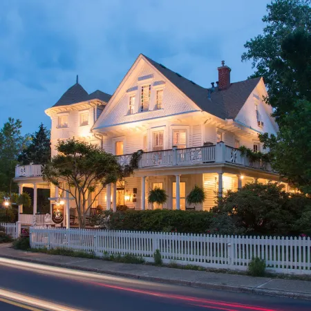 White Doe Inn Bed & Breakfast