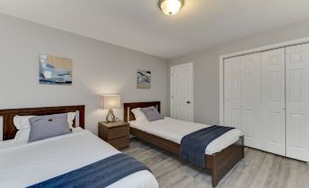 Stylish 3Br 3BA Colonial House by CozySuites