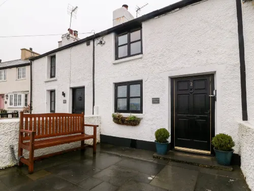 White Lilac Cottage Hotels in Bontnewydd