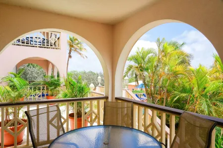 Royal Palms Hotel Отели в г. Blowing Point Village