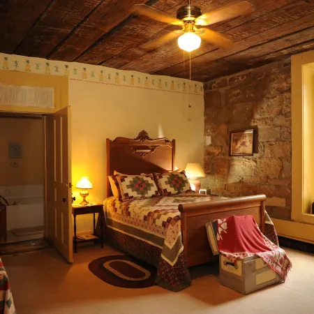 Jailer's Inn