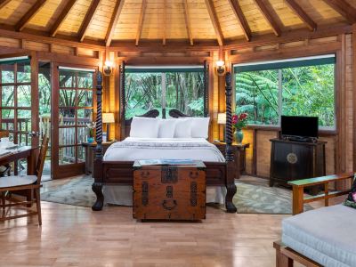 Volcano Village Lodge